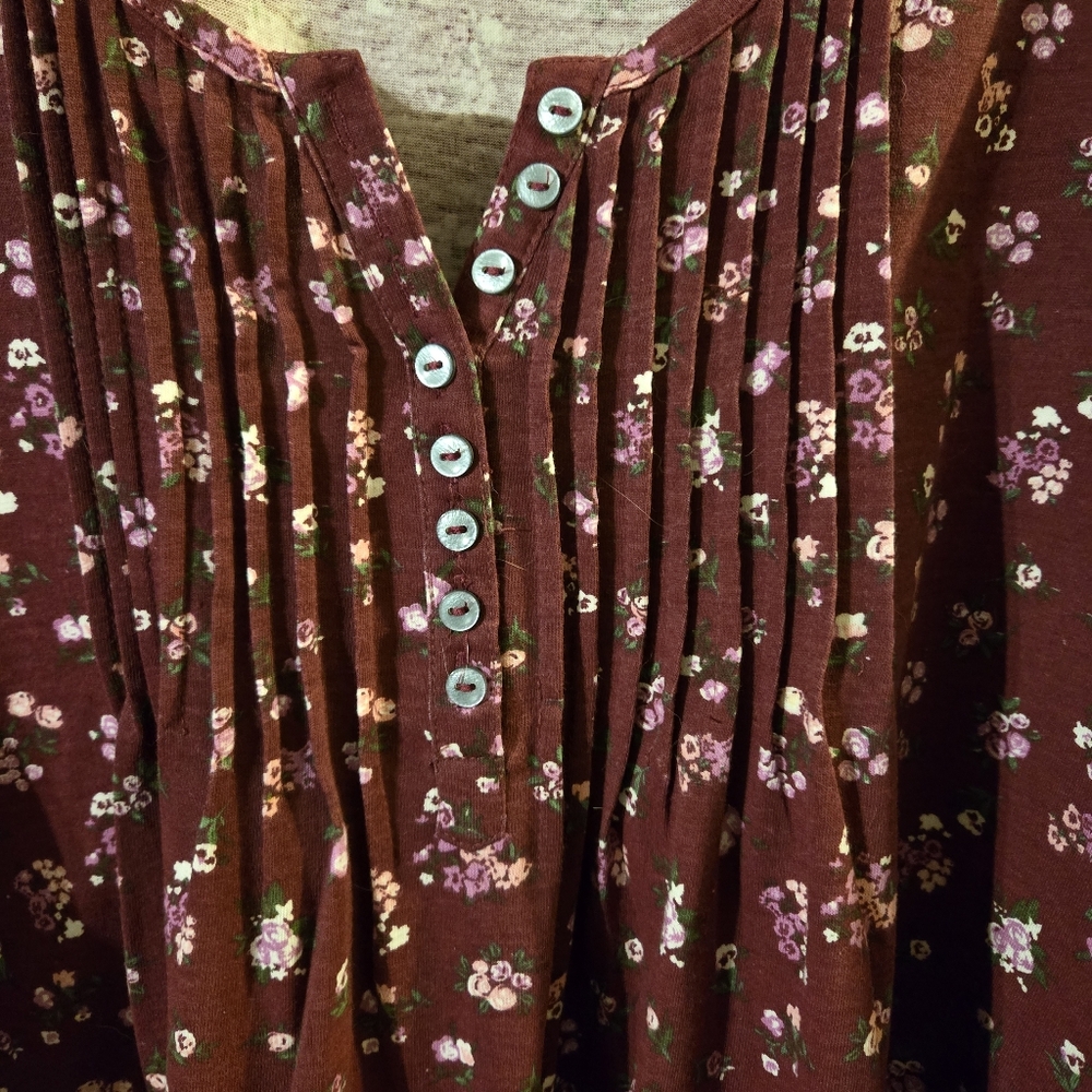 Woman Within Wine Ditsy Floral 3/4 Sleeve Roll Tab Top Pin Tuck Detail 1X 22/24 - Picture 3 of 8